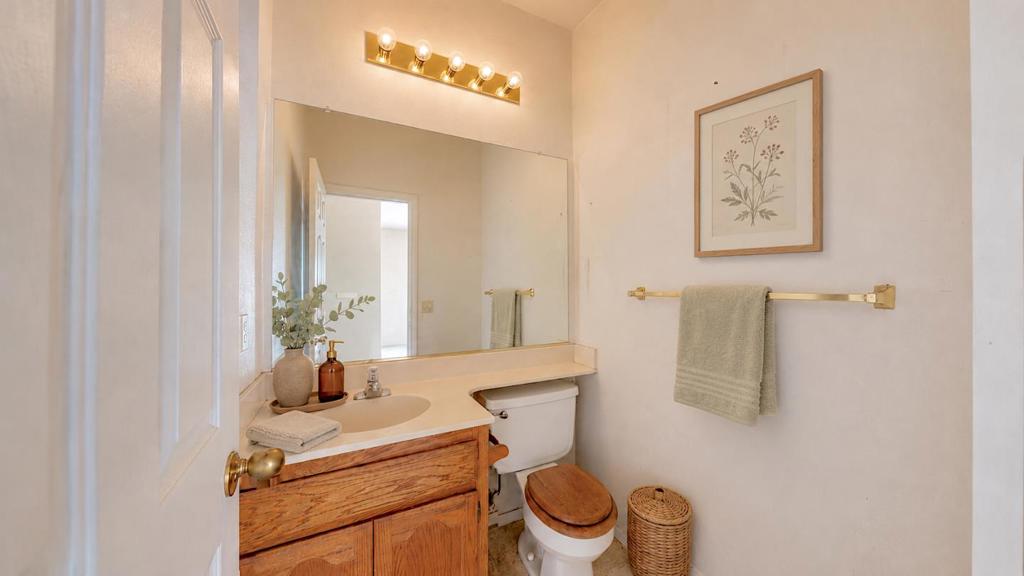 1961 Nikki Ann Way, Turlock, CA 95380