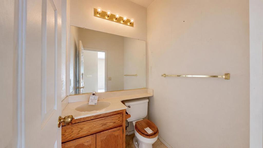 1961 Nikki Ann Way, Turlock, CA 95380