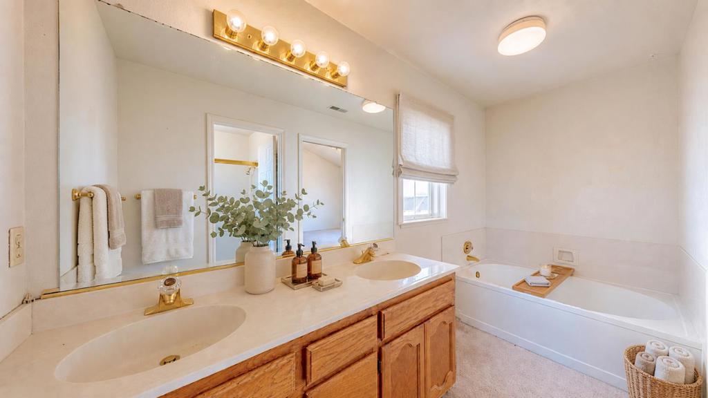1961 Nikki Ann Way, Turlock, CA 95380