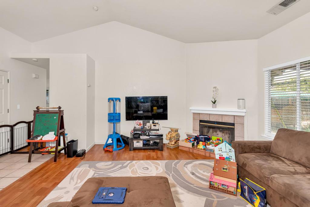 721 Rhine Ct, Los Banos, CA 93635
