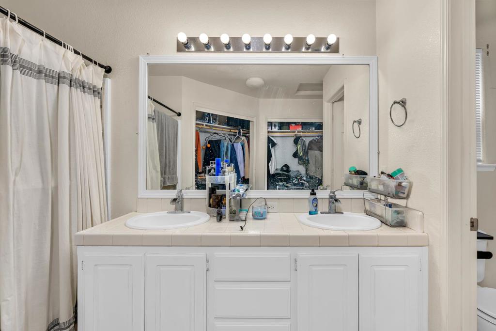 721 Rhine Ct, Los Banos, CA 93635