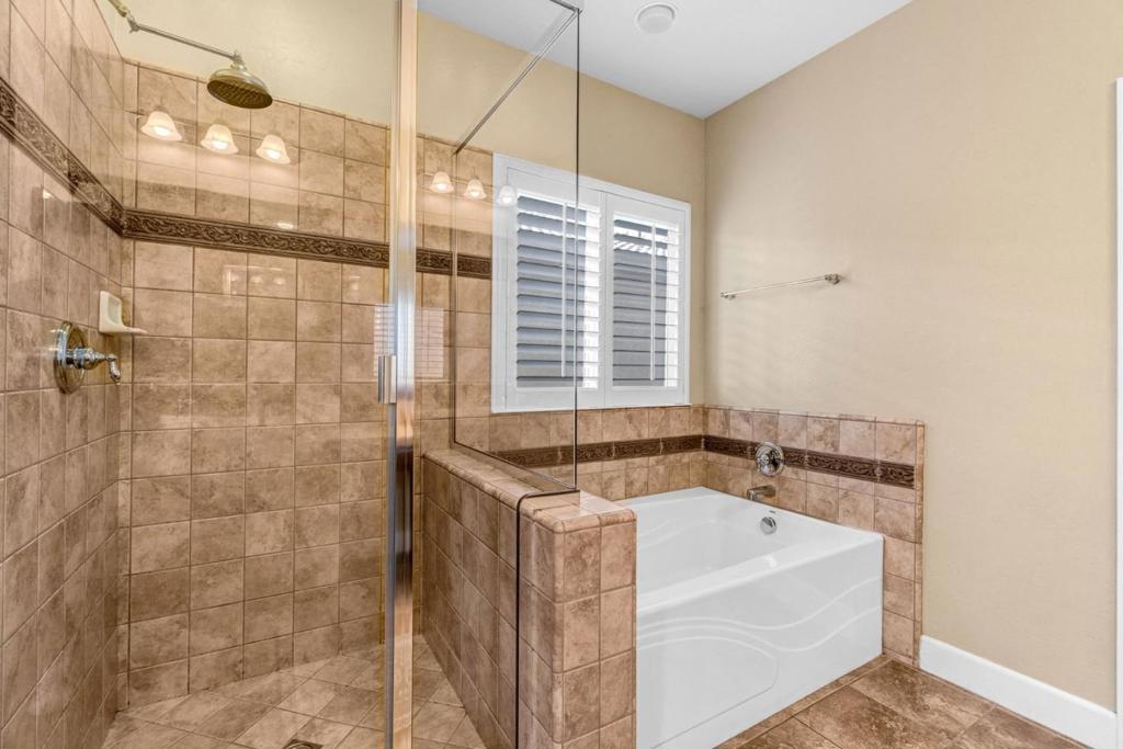 7113 E Garland Ave, Fresno, CA 93737