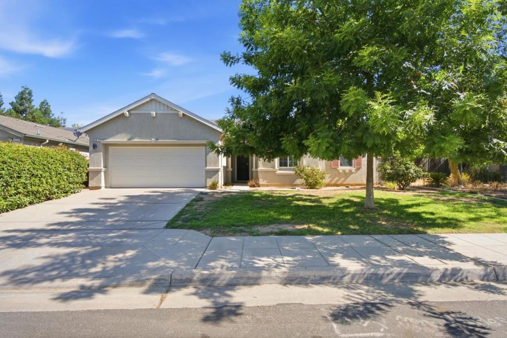 5176 W Oslin Ave, Fresno, CA 93722