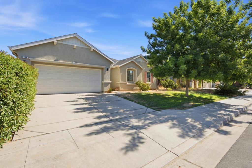 5176 W Oslin Ave, Fresno, CA 93722