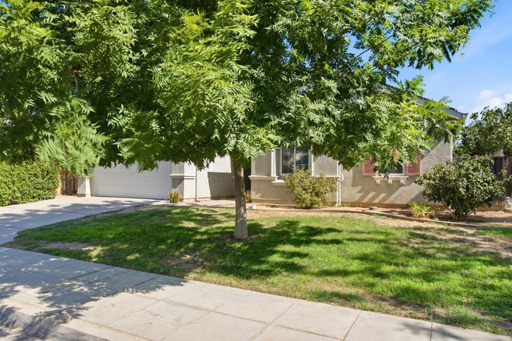 5176 W Oslin Ave, Fresno, CA 93722