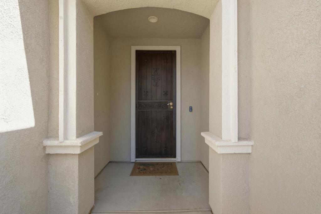 5176 W Oslin Ave, Fresno, CA 93722