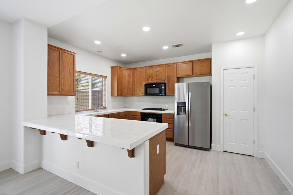5176 W Oslin Ave, Fresno, CA 93722