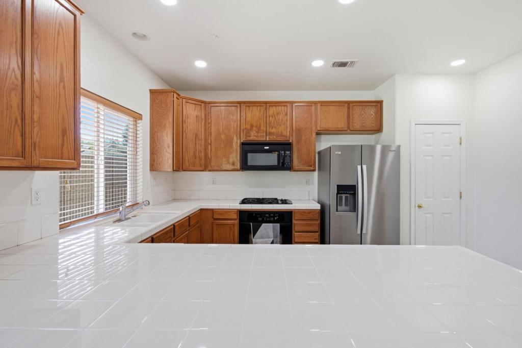 5176 W Oslin Ave, Fresno, CA 93722