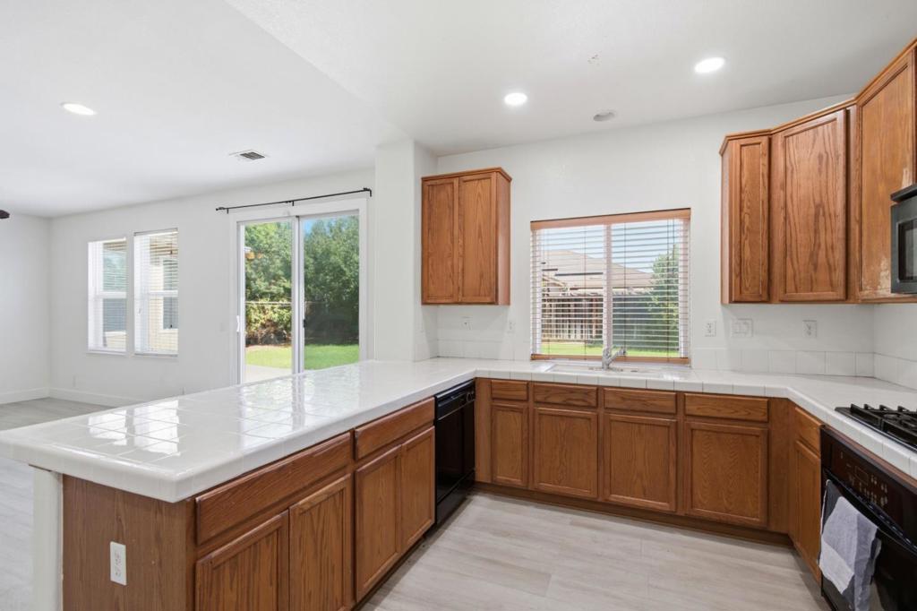 5176 W Oslin Ave, Fresno, CA 93722