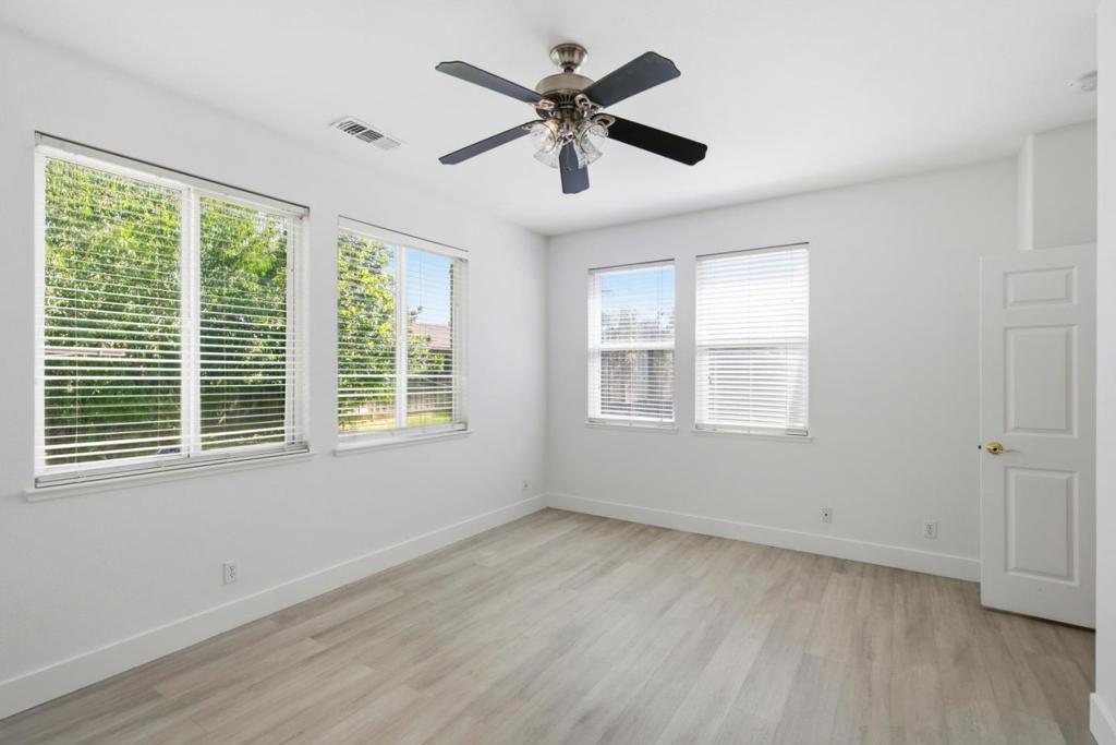 5176 W Oslin Ave, Fresno, CA 93722