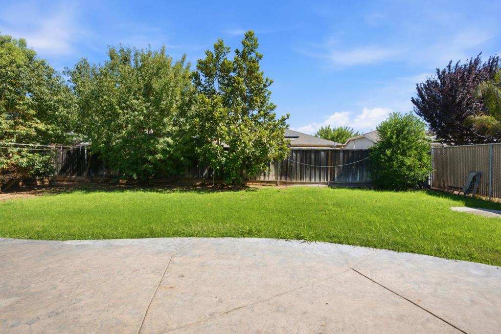 5176 W Oslin Ave, Fresno, CA 93722