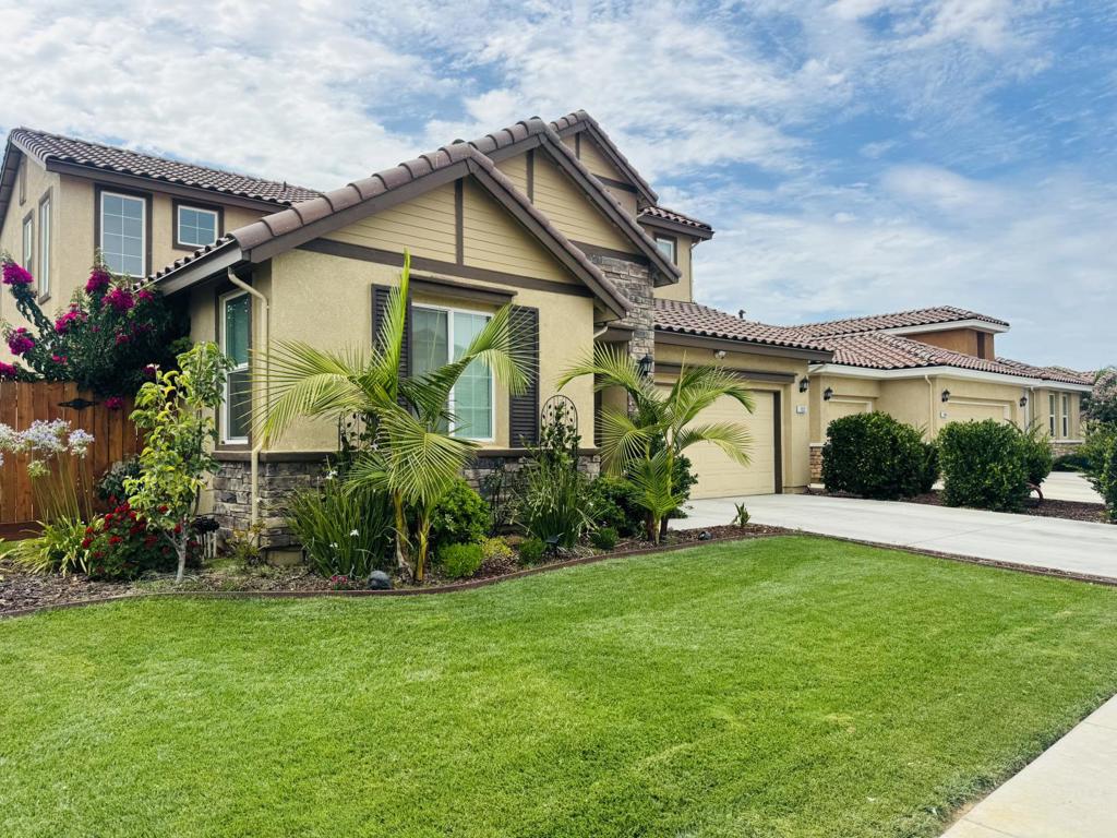 1952 Gus Villalta Dr, Los Banos, CA 93635