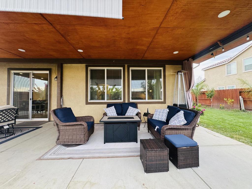 1952 Gus Villalta Dr, Los Banos, CA 93635