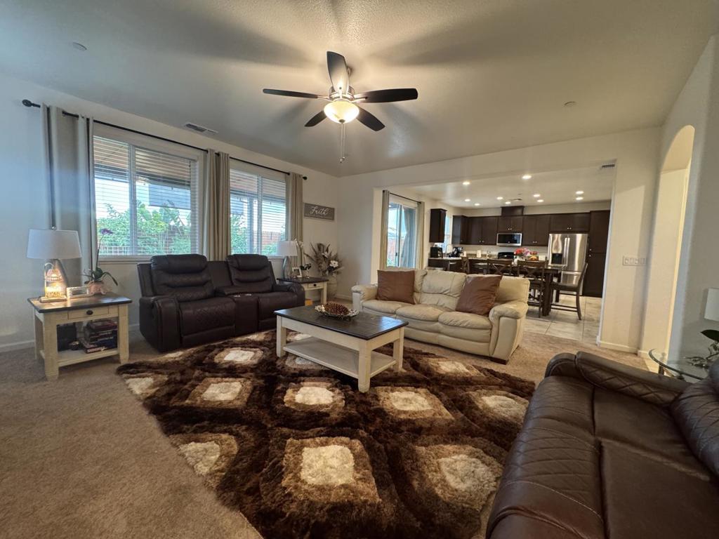 1952 Gus Villalta Dr, Los Banos, CA 93635
