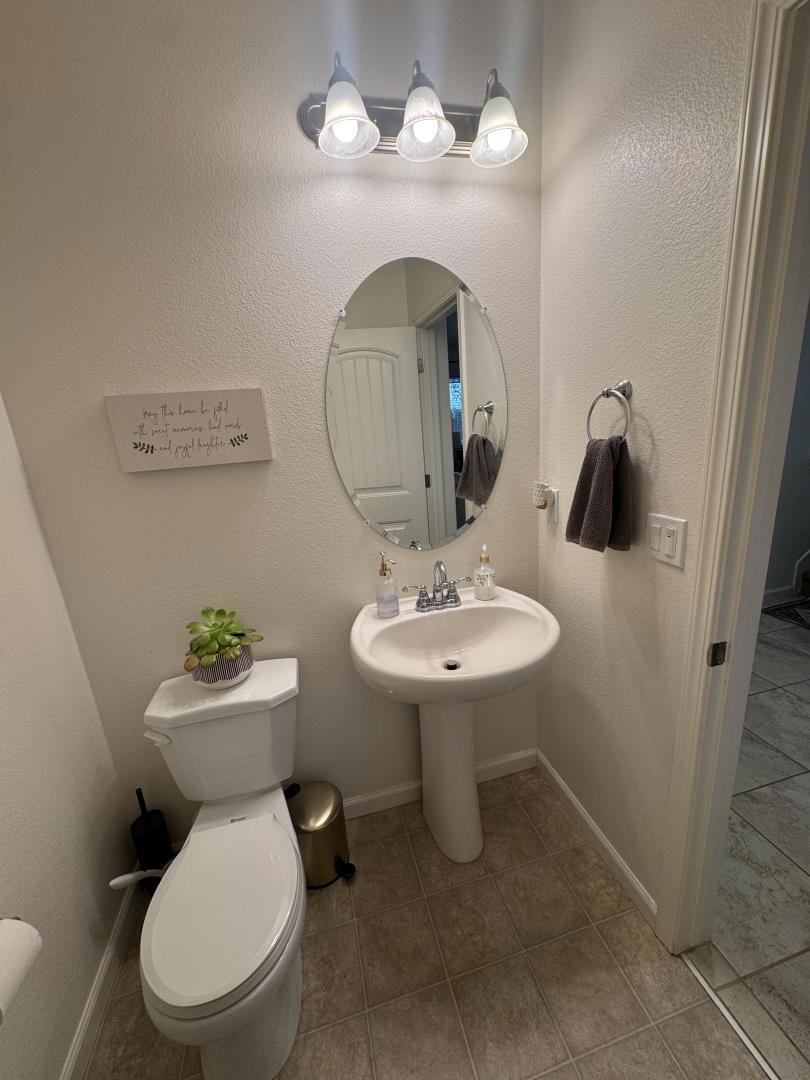 1952 Gus Villalta Dr, Los Banos, CA 93635