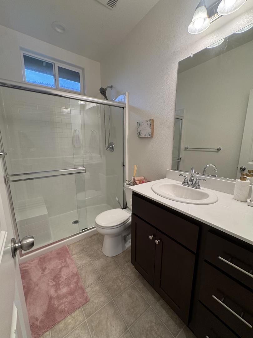 1952 Gus Villalta Dr, Los Banos, CA 93635