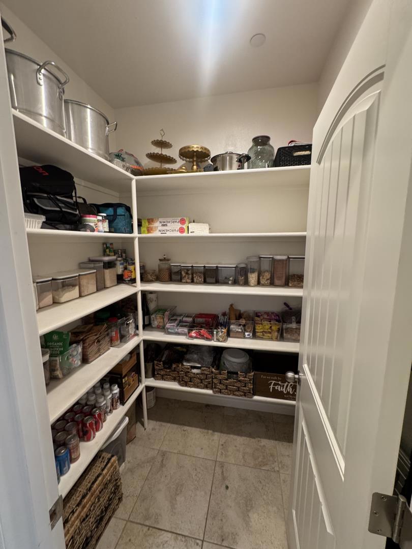 1952 Gus Villalta Dr, Los Banos, CA 93635