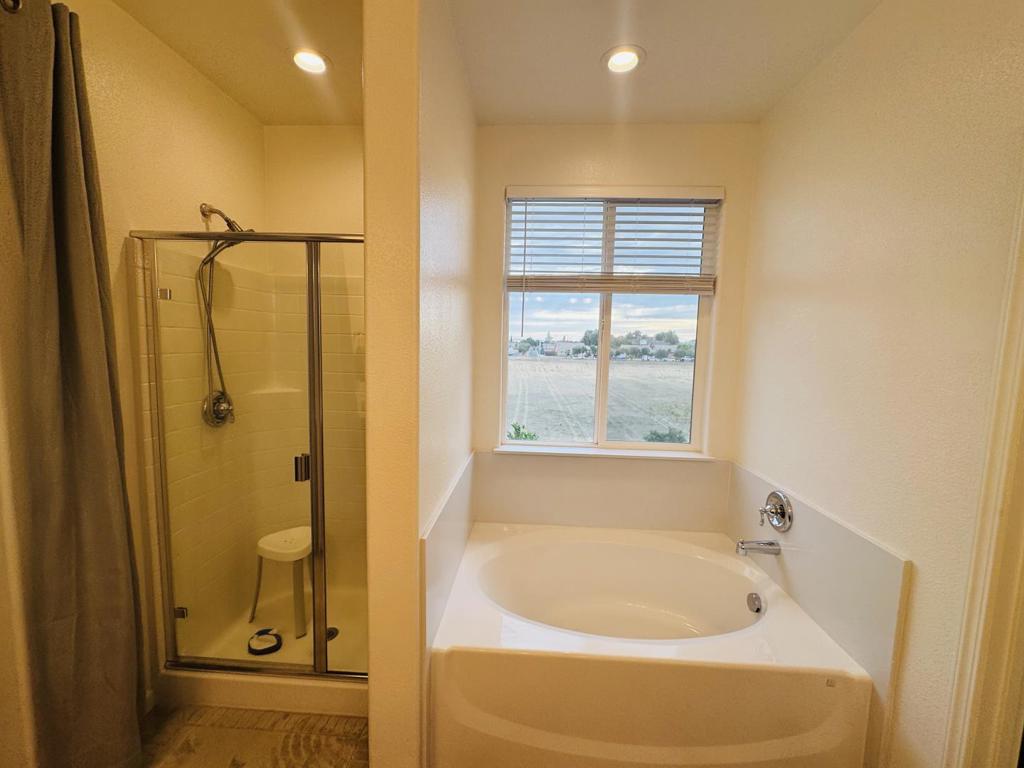 1952 Gus Villalta Dr, Los Banos, CA 93635