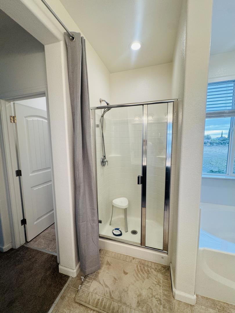 1952 Gus Villalta Dr, Los Banos, CA 93635