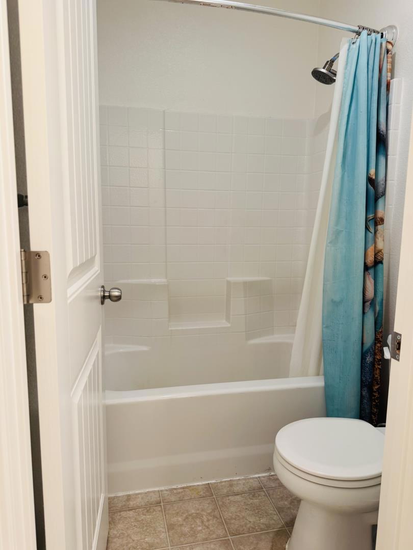 1952 Gus Villalta Dr, Los Banos, CA 93635
