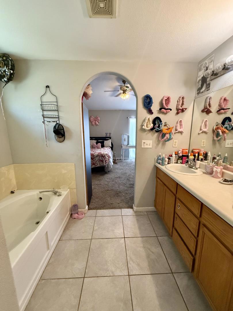 773 Westminster Way, Los Banos, CA 93635