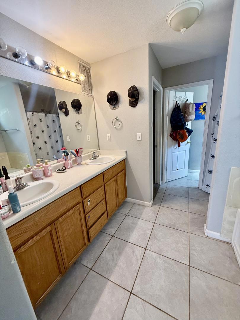 773 Westminster Way, Los Banos, CA 93635