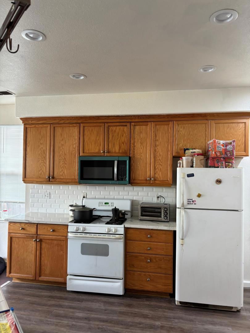 1243 Laurel Park Cir, Manteca, CA 95337