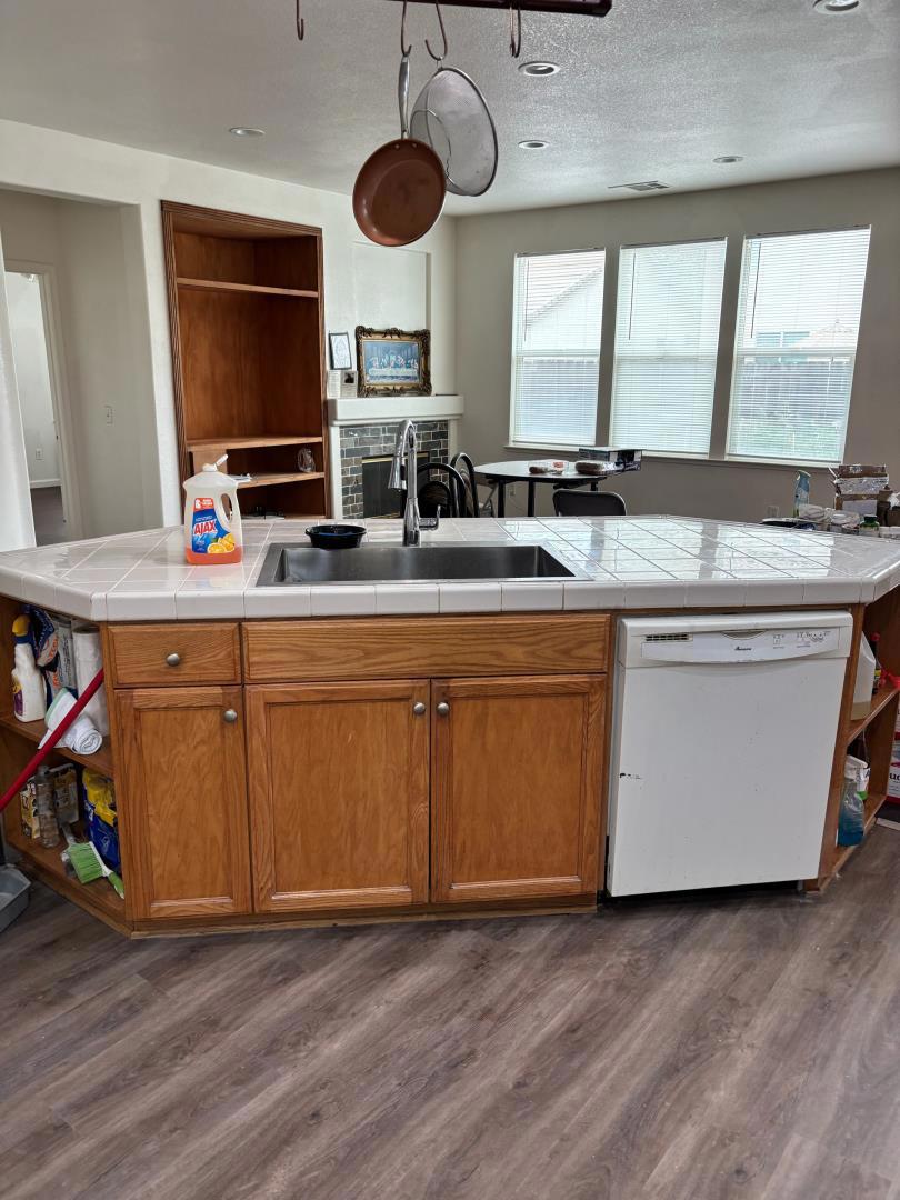 1243 Laurel Park Cir, Manteca, CA 95337