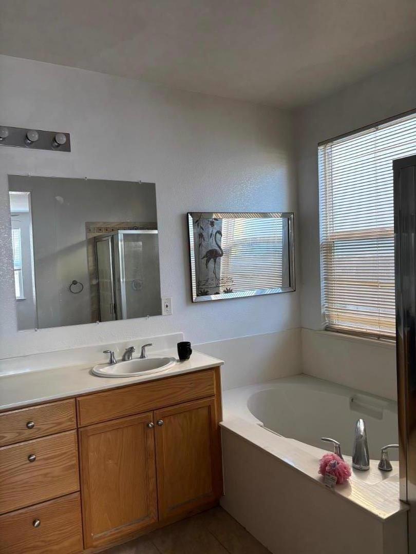1243 Laurel Park Cir, Manteca, CA 95337