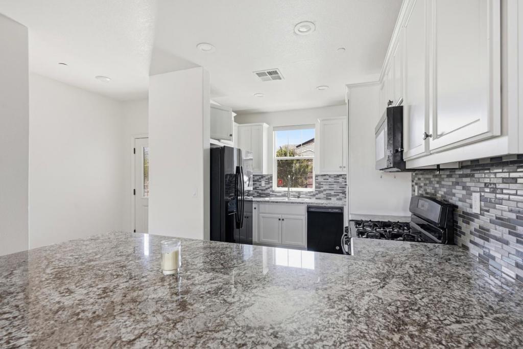 2965 Bannon Ln, Merced, CA 95348