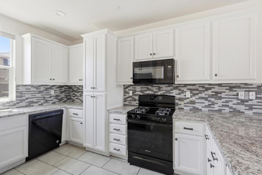 2965 Bannon Ln, Merced, CA 95348