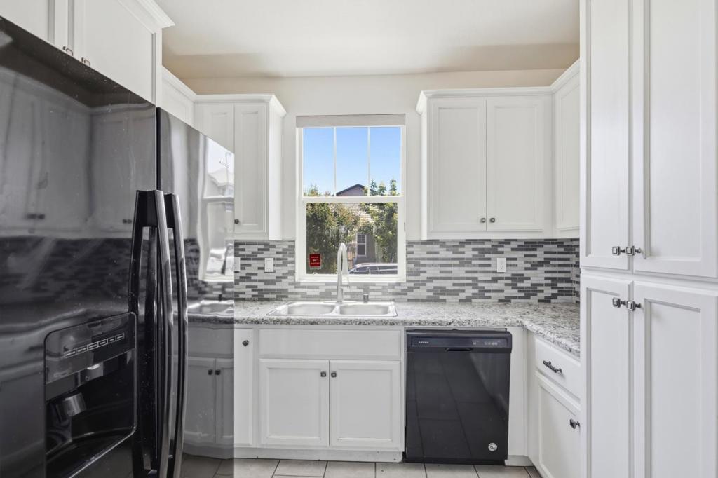 2965 Bannon Ln, Merced, CA 95348
