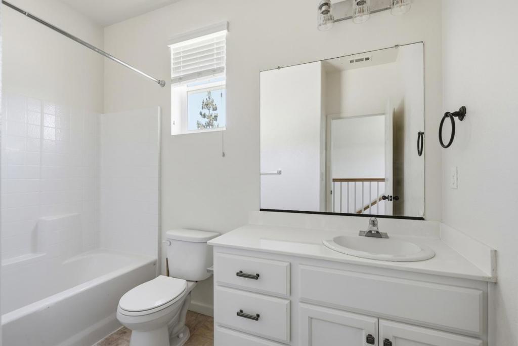 2965 Bannon Ln, Merced, CA 95348