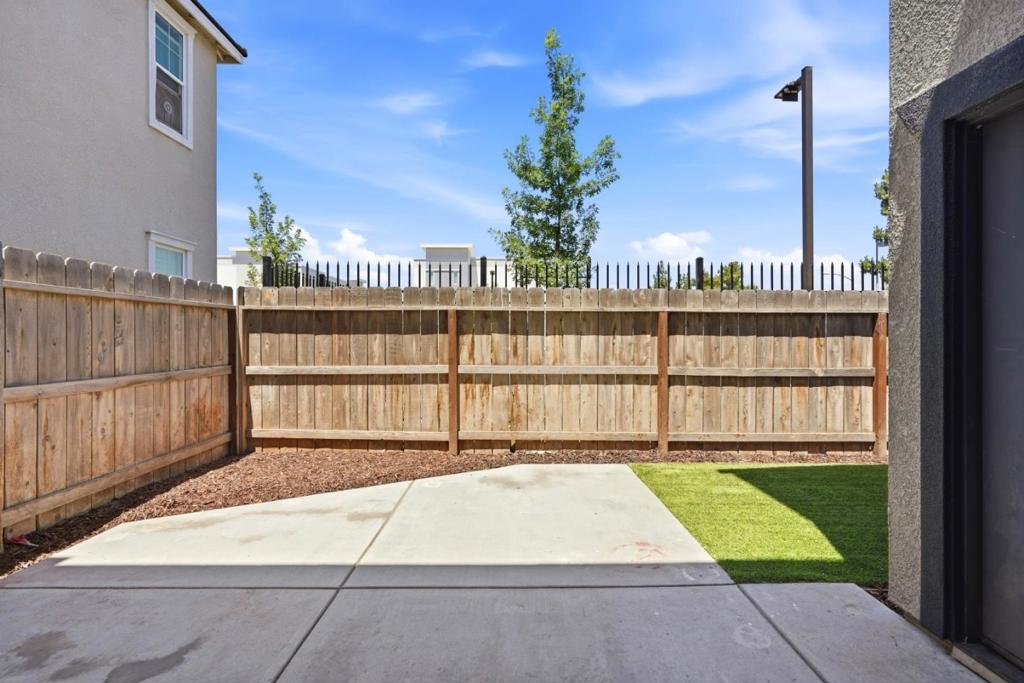 2965 Bannon Ln, Merced, CA 95348