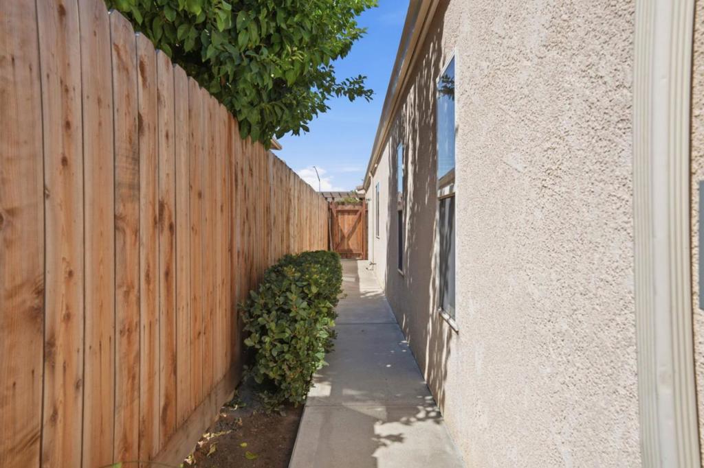 2104 Wimbledon Ct, Modesto, CA 95355