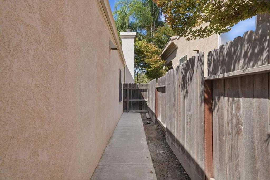 2104 Wimbledon Ct, Modesto, CA 95355