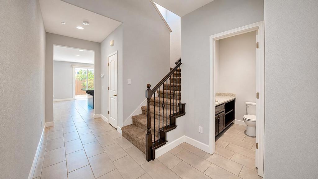 1282 Violet Way, Turlock, CA 95382
