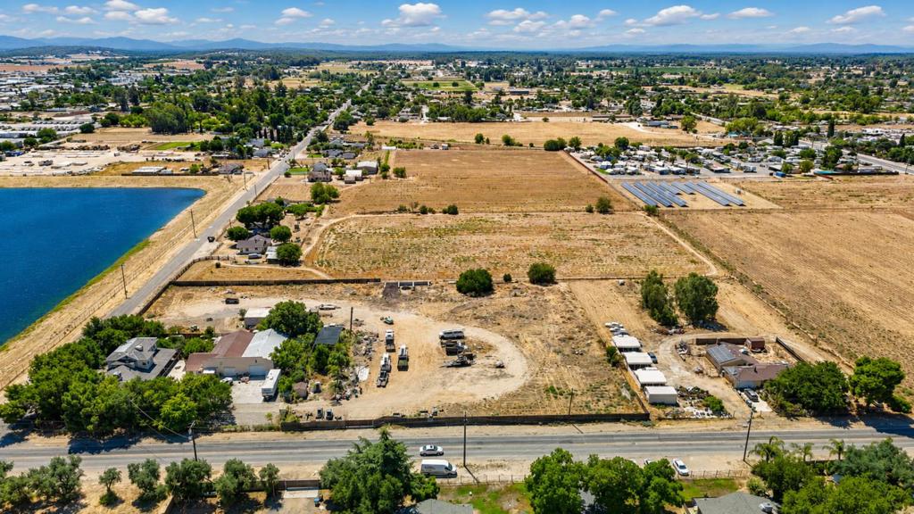 1367 N Marks Ave, Fresno, CA 93722
