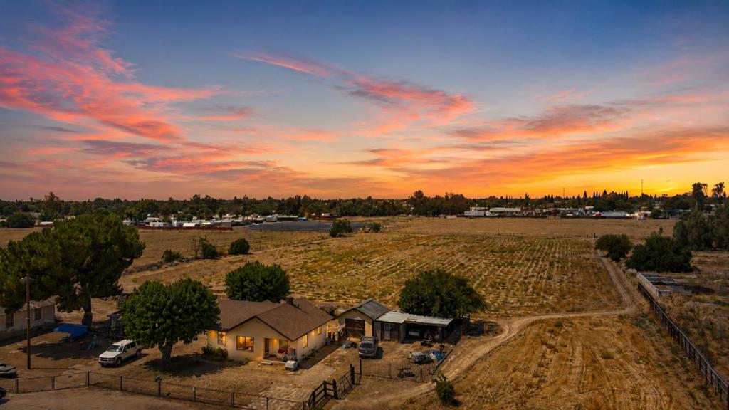 1367 N Marks Ave, Fresno, CA 93722