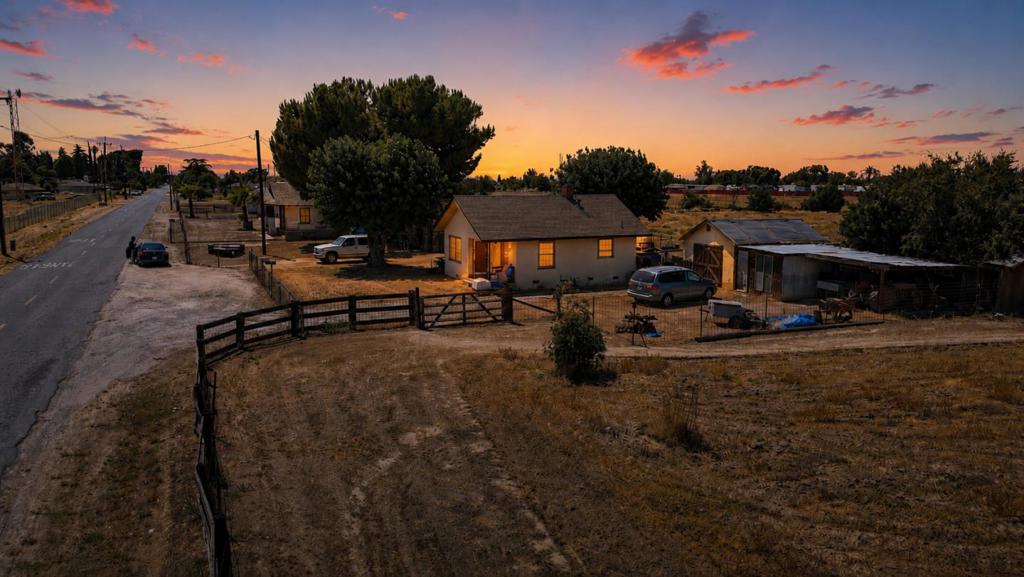 1367 N Marks Ave, Fresno, CA 93722