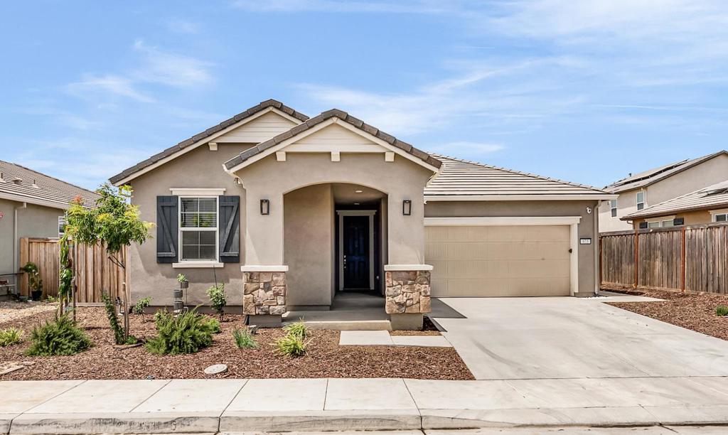 673 Dorset Dr, Patterson, CA 95363