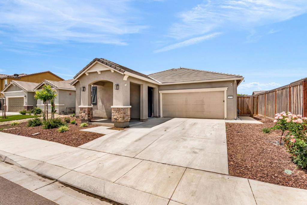 673 Dorset Dr, Patterson, CA 95363
