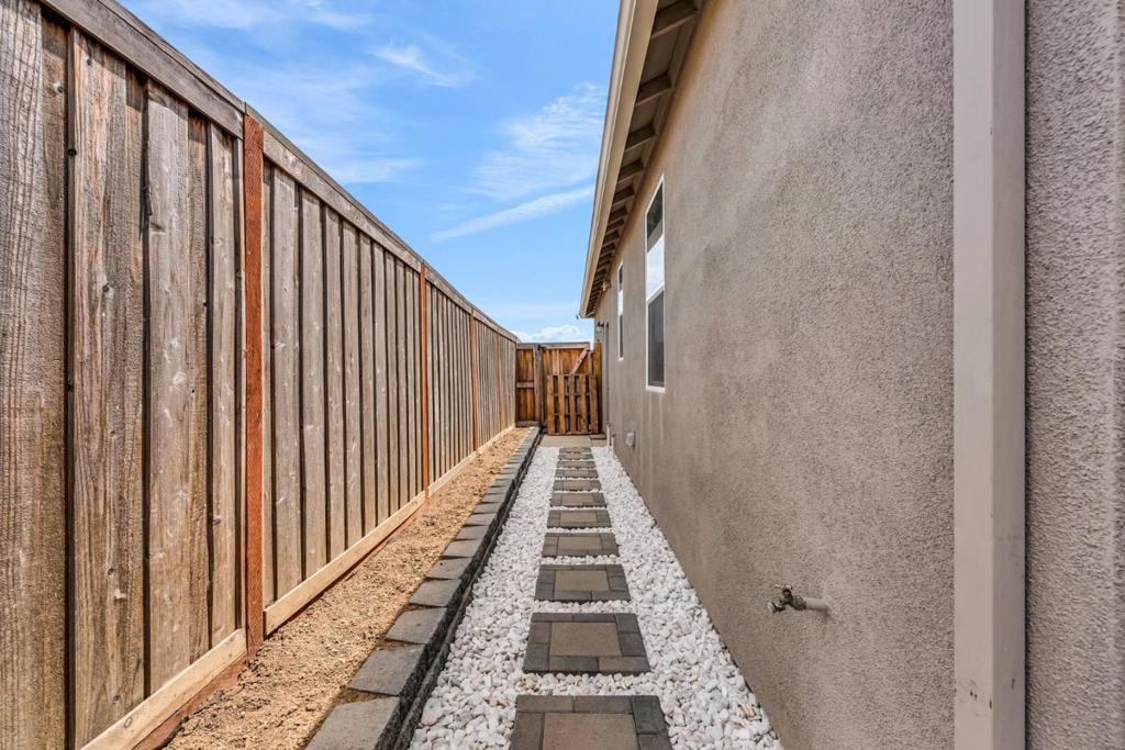673 Dorset Dr, Patterson, CA 95363