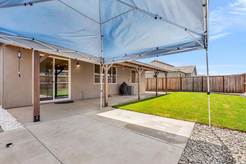 673 Dorset Dr, Patterson, CA 95363