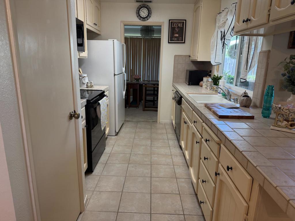 3705 Kona Oak Dr, Modesto, CA 95355