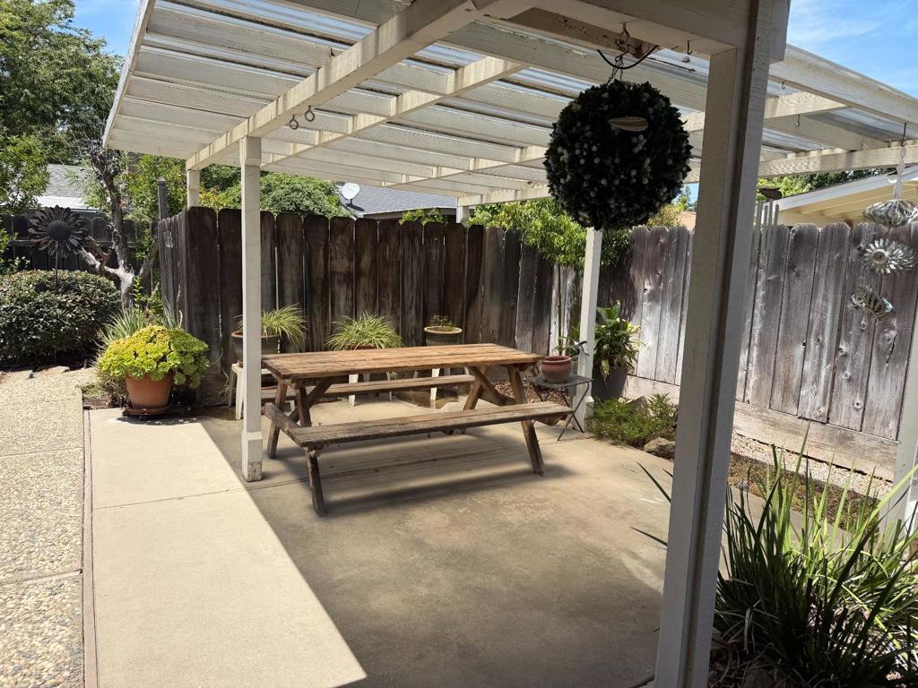 3705 Kona Oak Dr, Modesto, CA 95355