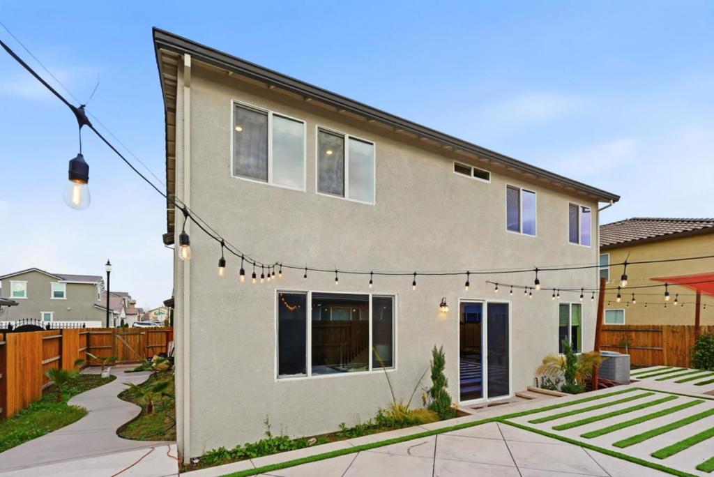 1444 Meridian St, Manteca, CA 95337