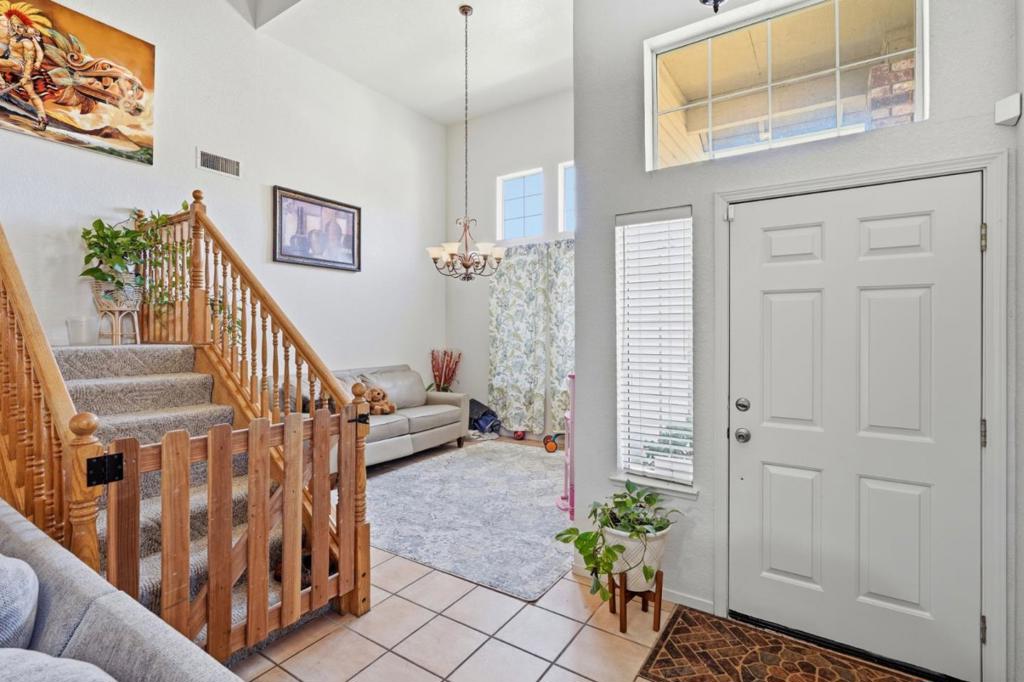 725 Everest St, Los Banos, CA 93635