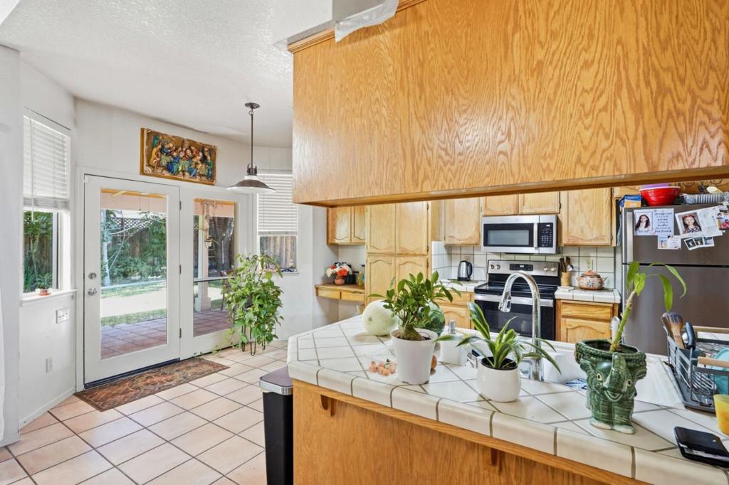 725 Everest St, Los Banos, CA 93635