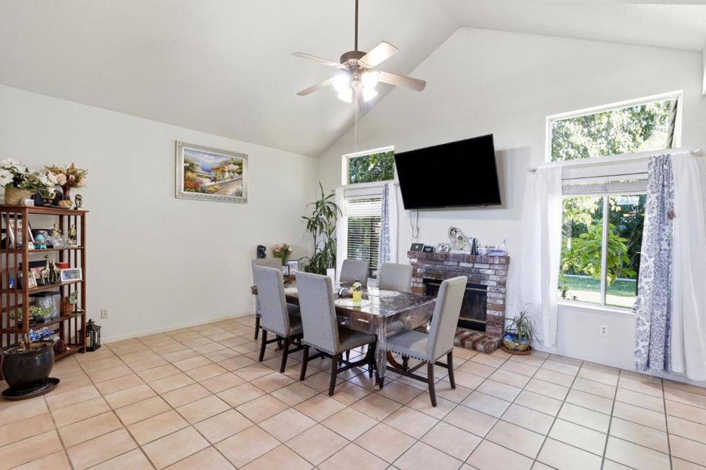 725 Everest St, Los Banos, CA 93635